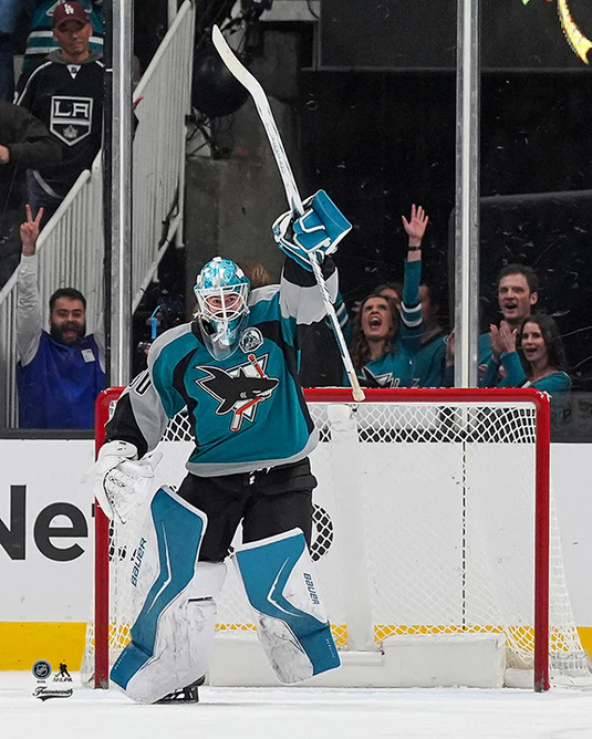 Pre-Order - Yaroslav Askarov Autographed San Jose Sharks Cheering 8x10 Photo