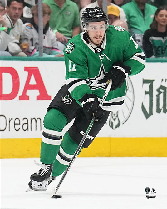 Pre-Order - Logan Stankoven Autographed Dallas Stars Home 8x10 Photo