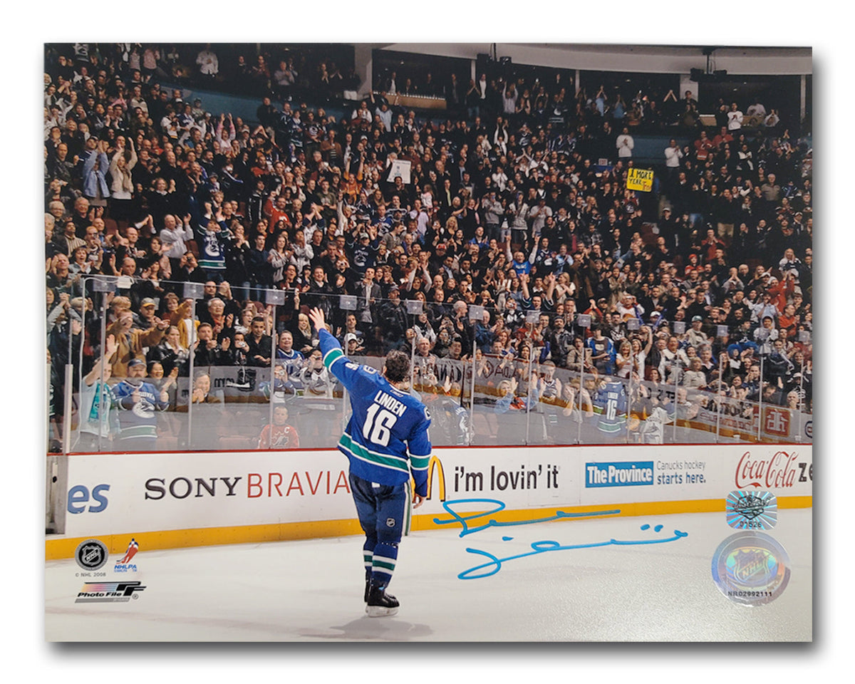 Trevor Linden Vancouver Canucks Autographed 8x10 Photo (Last Game Farewell Wave)